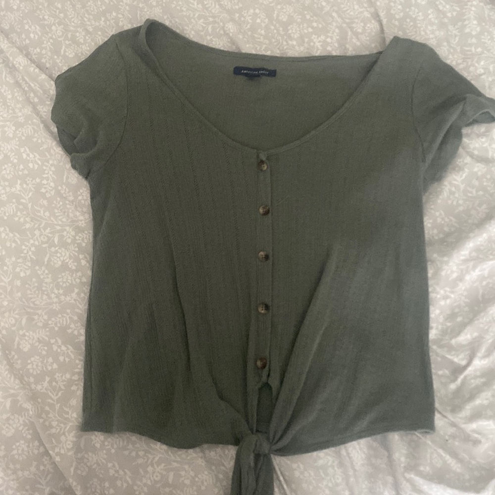 American Eagle cropped button shirt
